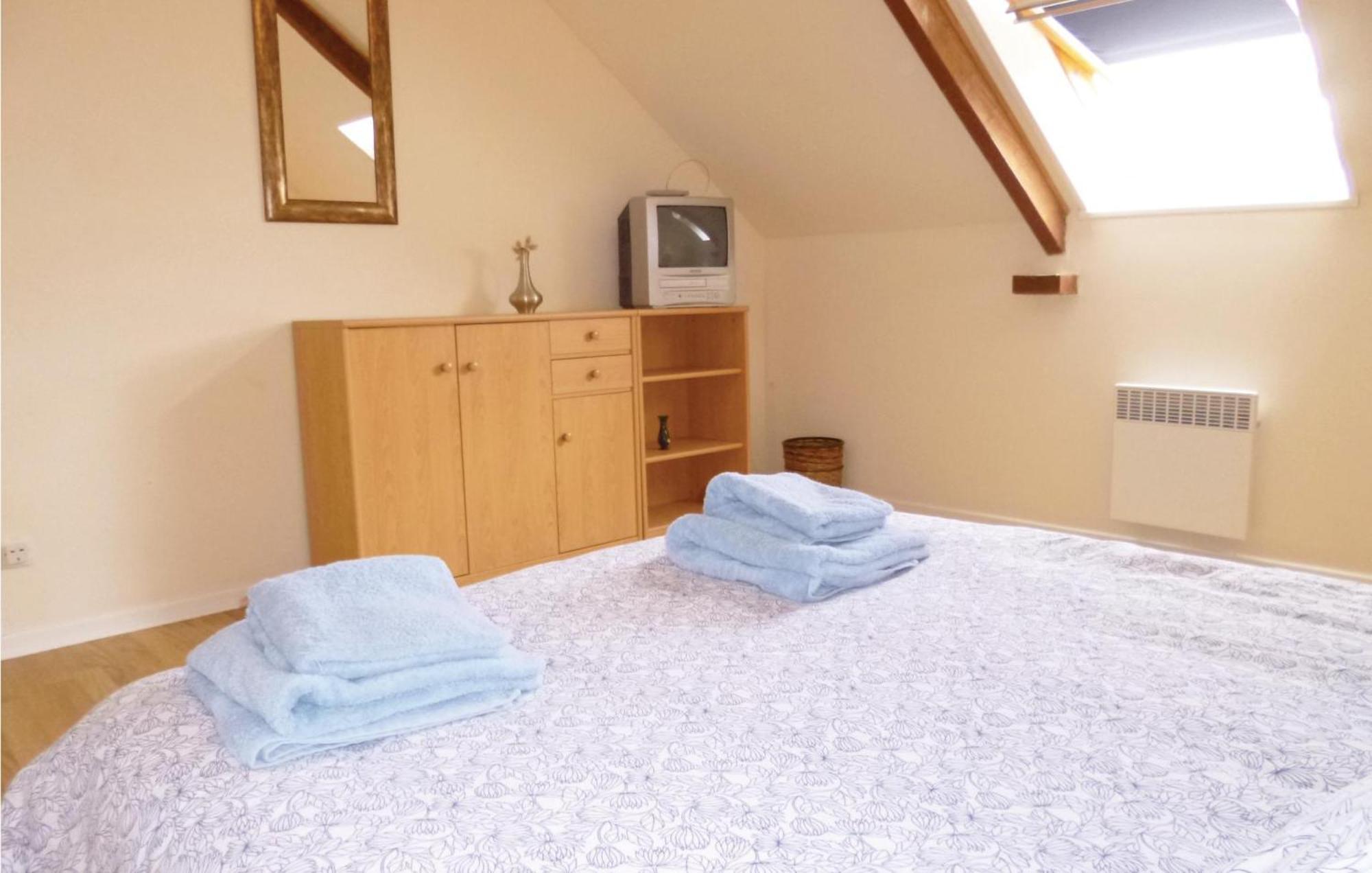 3 Bedroom Cozy Home In Brucheville Carentan-les-Marais Bagian luar foto